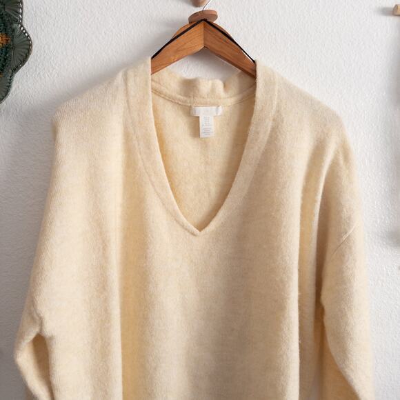 H&M Pale Yellow Wool Blend Sweater and  Relaxed Fit Blue Pull-On Jeans Medium - Picture 3 of 14